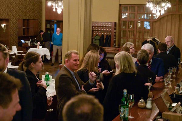 Zum Compliance Experts Dinner 2025 luden PROXORA und lawpilots in das Restaurant Hackescher Hof ein.