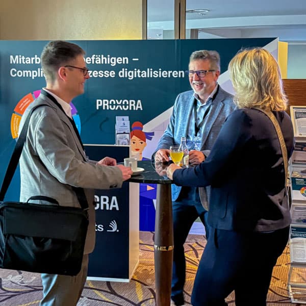 Fachgespräche am Stand mit PROXORA beim Bundeskongress Compliance