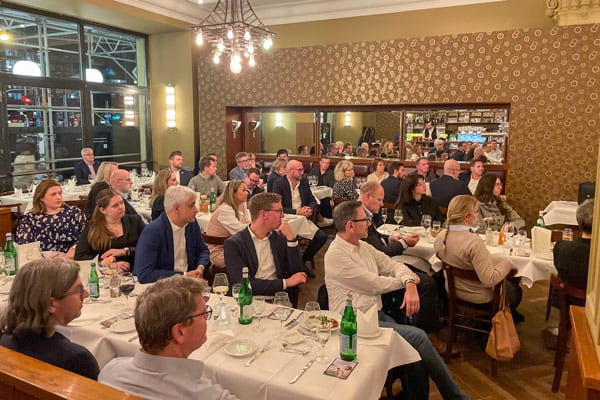 In Berlin gab es spannende Einblicke während des Compliance Experts Dinners von PROXORA und lawpilots beim Impulsvortrag über KI.