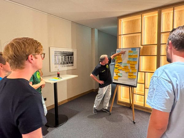 Intensiver Austausch beim PROXORA Cafe während des Strategietags 2026.