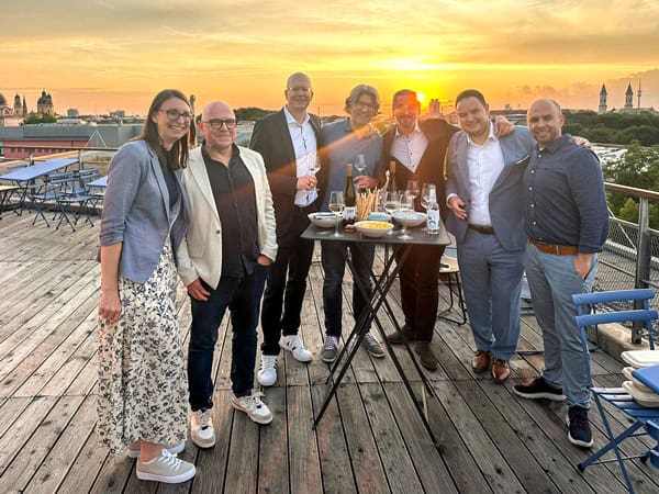 PROXORA Team und Mitveranstalter beim Out of Office 2026 in München.