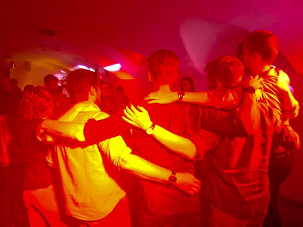 Gemeinsam tanzen und feiern beim 25-jährigen PROXORA Jubiläum.
