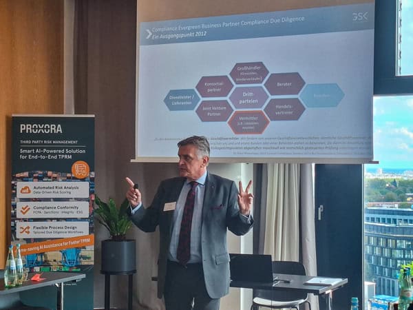 Praxisnahe Einblicke beim Impulsvortrag während des PROXORA Defence Compliance Roundtable